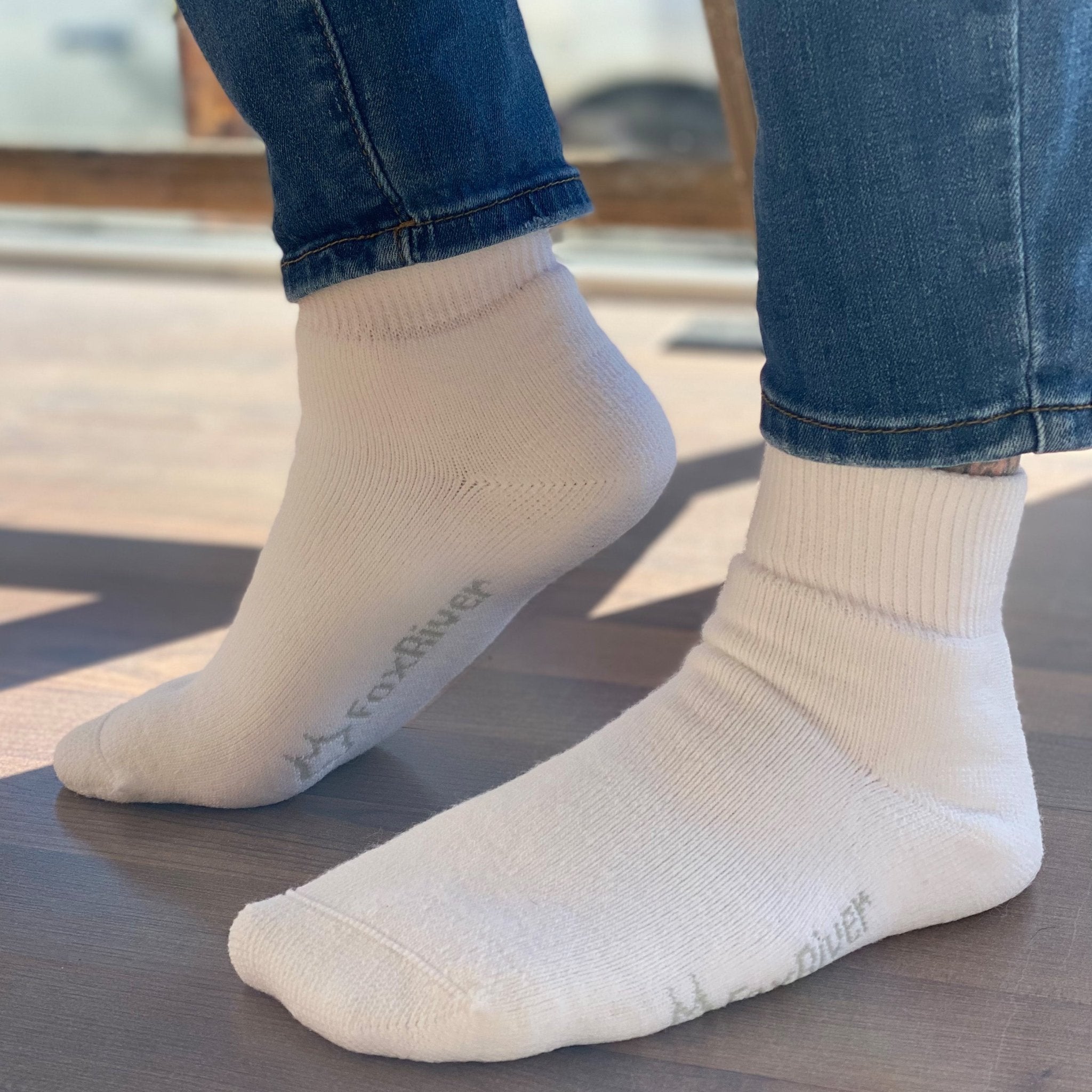 Wick Dry Classic Medium Weight Quarter Crew Everyday Sock White Medium - Fox River